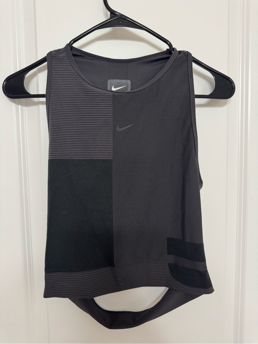 Nike Women’s Black Performance Tank Top Size Medium